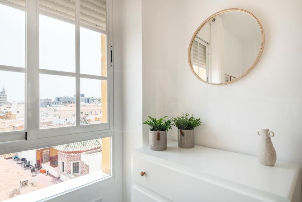 Sunlit & Fresh Apartment - Center By Rems Málaga Kültér fotó