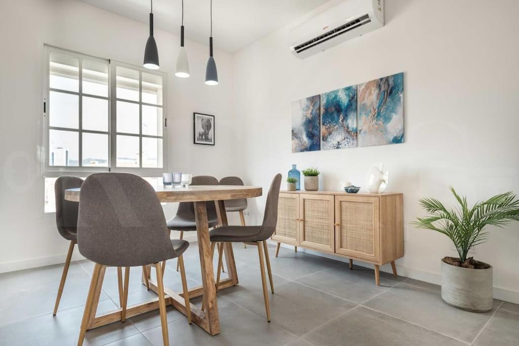 Sunlit & Fresh Apartment - Center By Rems Málaga Kültér fotó