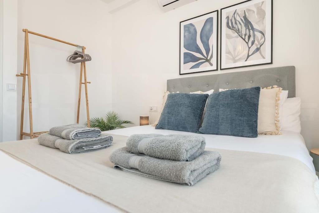 Sunlit & Fresh Apartment - Center By Rems Málaga Kültér fotó