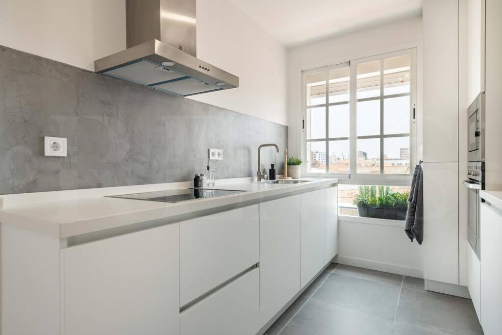 Sunlit & Fresh Apartment - Center By Rems Málaga Kültér fotó