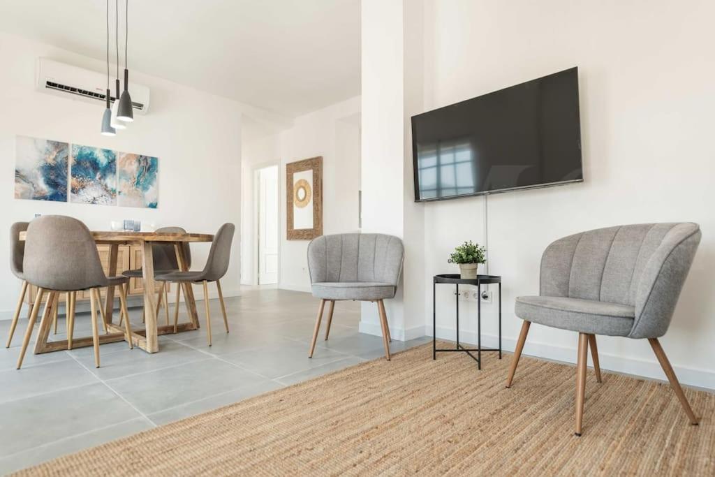 Sunlit & Fresh Apartment - Center By Rems Málaga Kültér fotó