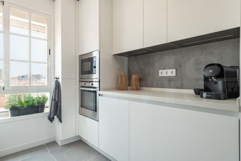 Sunlit & Fresh Apartment - Center By Rems Málaga Kültér fotó