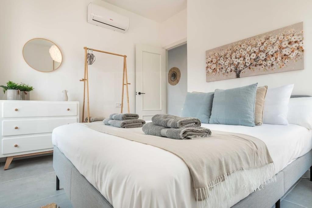 Sunlit & Fresh Apartment - Center By Rems Málaga Kültér fotó